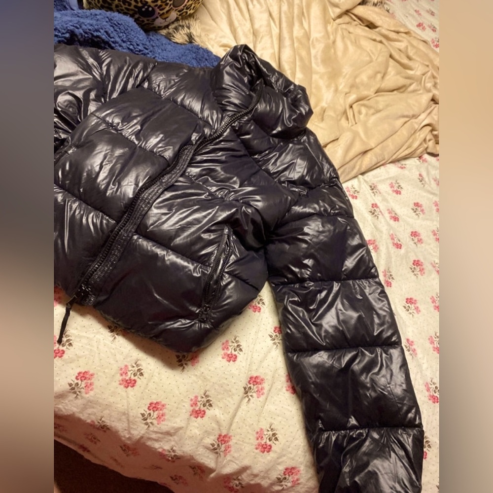 Black zip up puffer jacket with no hoodie Titans on the side!
